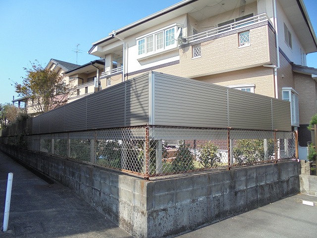 外構リフォーム 目隠しガラリ式フェンス取付 熊本市東区桜木の家 施工実績 熊本のリフォーム専門店 リリーフホーム