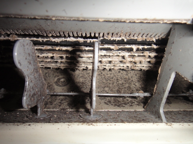エアコンの暖房を付けたら カビ 臭い 施工実績 熊本のリフォーム専門店 リリーフホーム