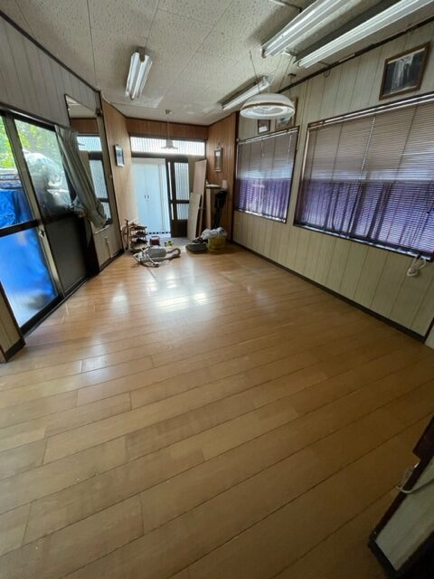 洋室リフォーム工事の熊本市中央区の家。床フロアーを解体・・・